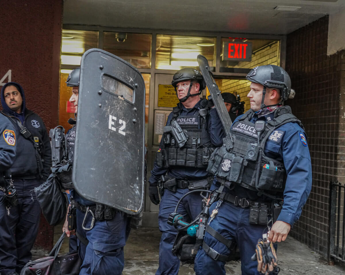 Big police presence in Kips Bay after armed disturbed man gets in standoff with cops 2