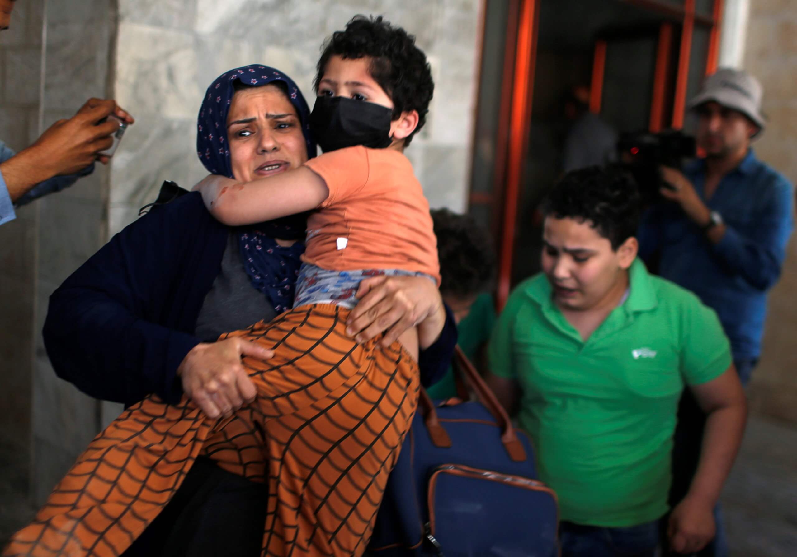 Hamas and Israel trade blows as Jerusalem unrest ignites Gaza 2