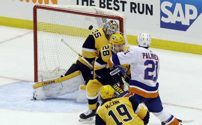 Islanders Penguins Palmieri
