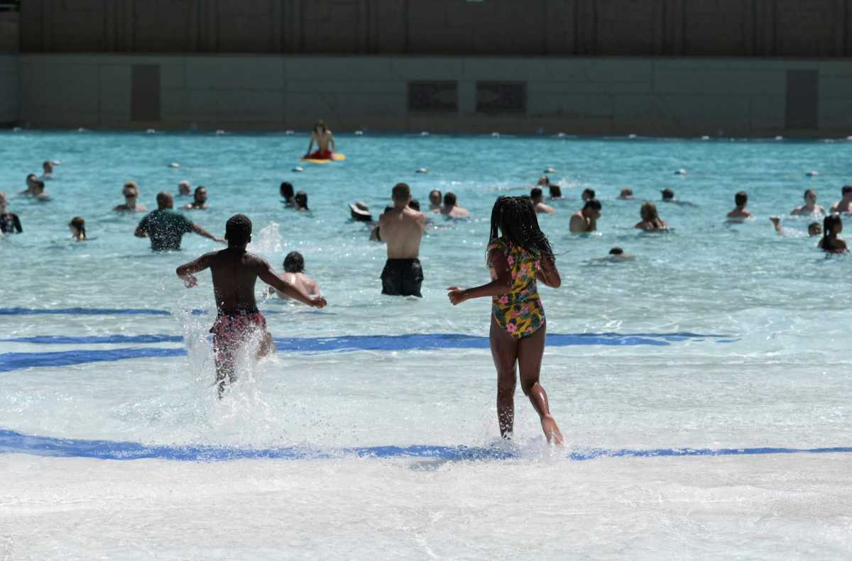 FILE PHOTO: Travelers flock to Las Vegas ahead of Memorial Day