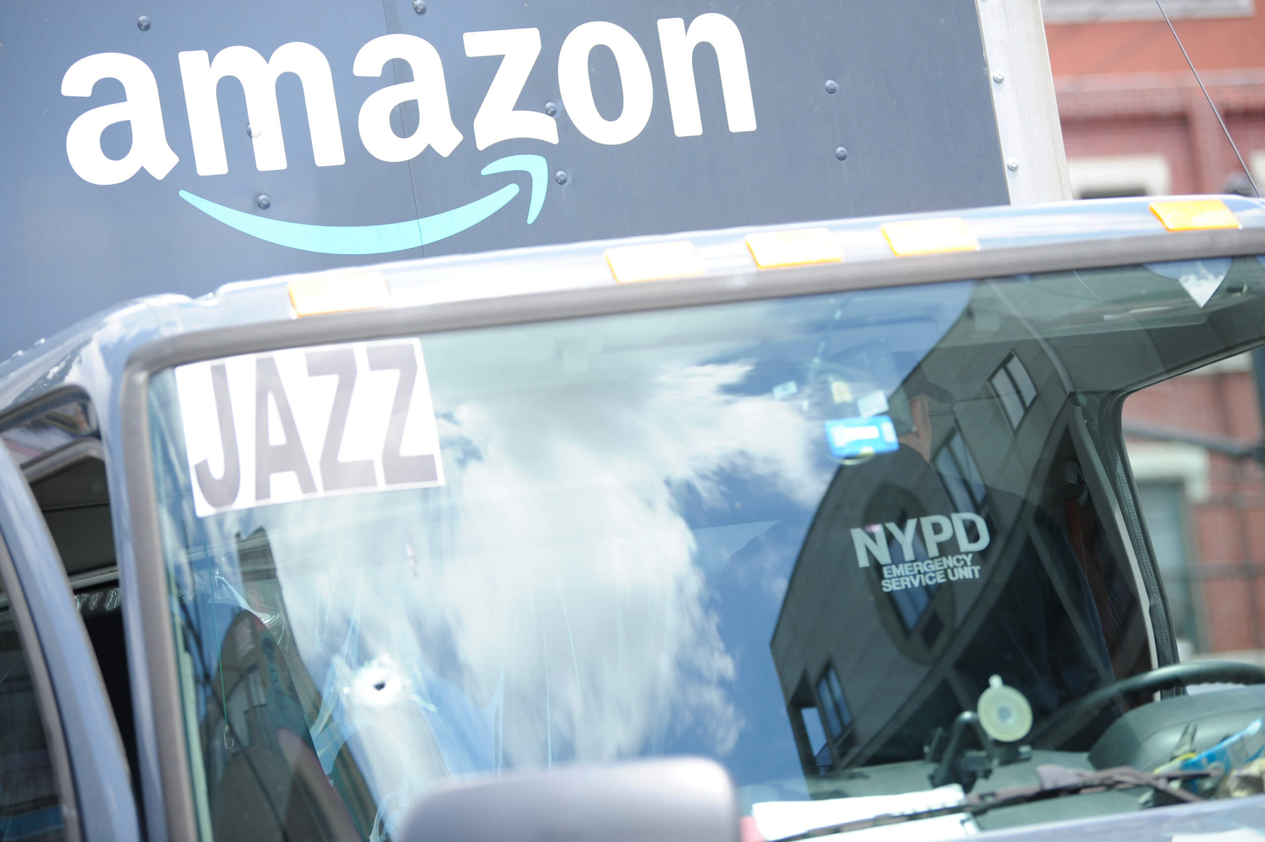 Amazon delivery worker shot and grazed in face during Brooklyn dispute 2