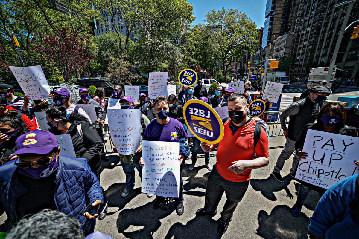 Mayor de Blasio is boycotting Chipotle, tells food chain it’s time to pay up 6