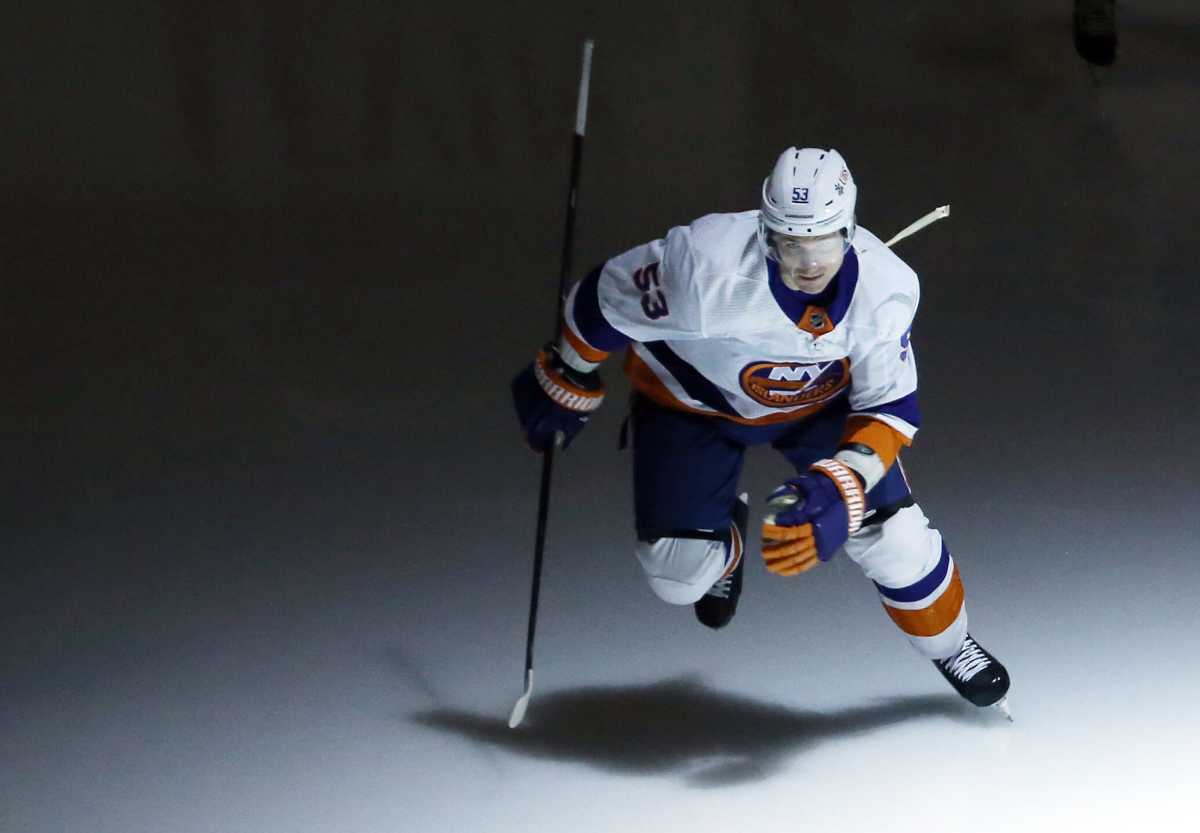 Casey Cizikas Islanders Bruins