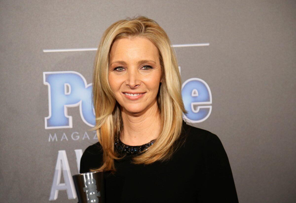 FILE PHOTO: Actress Lisa Kudrow poses backstage with her award for TV Performance of the Year for “The Comeback” at the People Magazine Awards in Beverly Hills