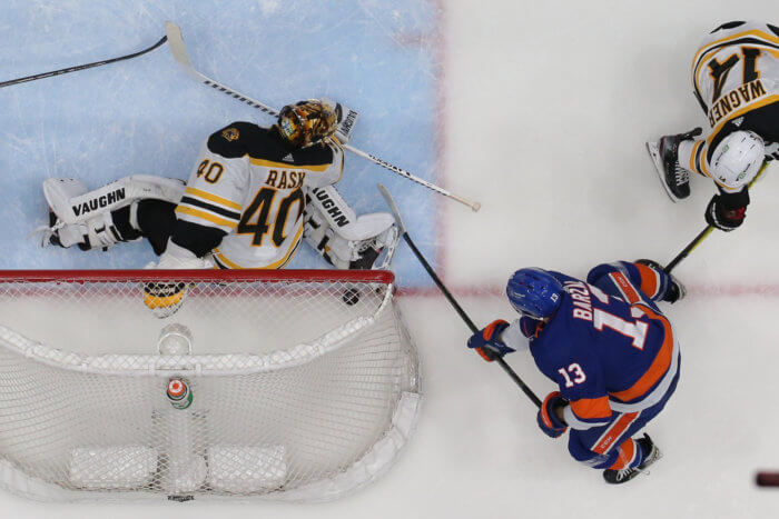 Report: Islanders goaltender Semyon Varlamov injured in warmups. -  HockeyFeed