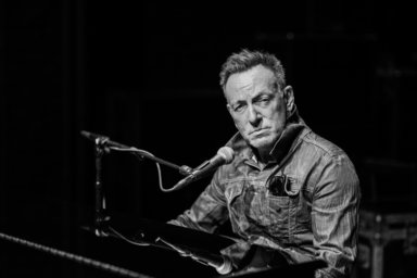 2_Bruce Springsteen in SPRINGSTEEN ON BROADWAY_Photo by Rob DeMartin