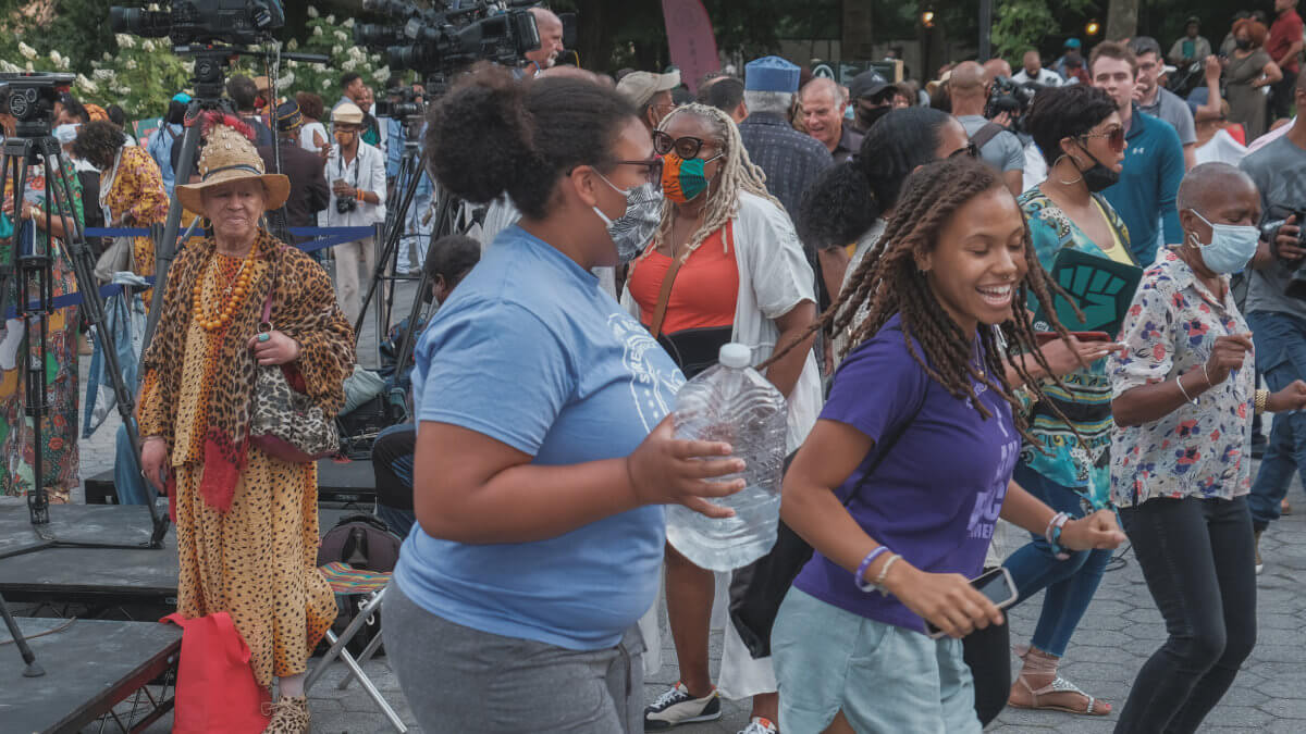 Harlem residents celebrate first official eve of federal
