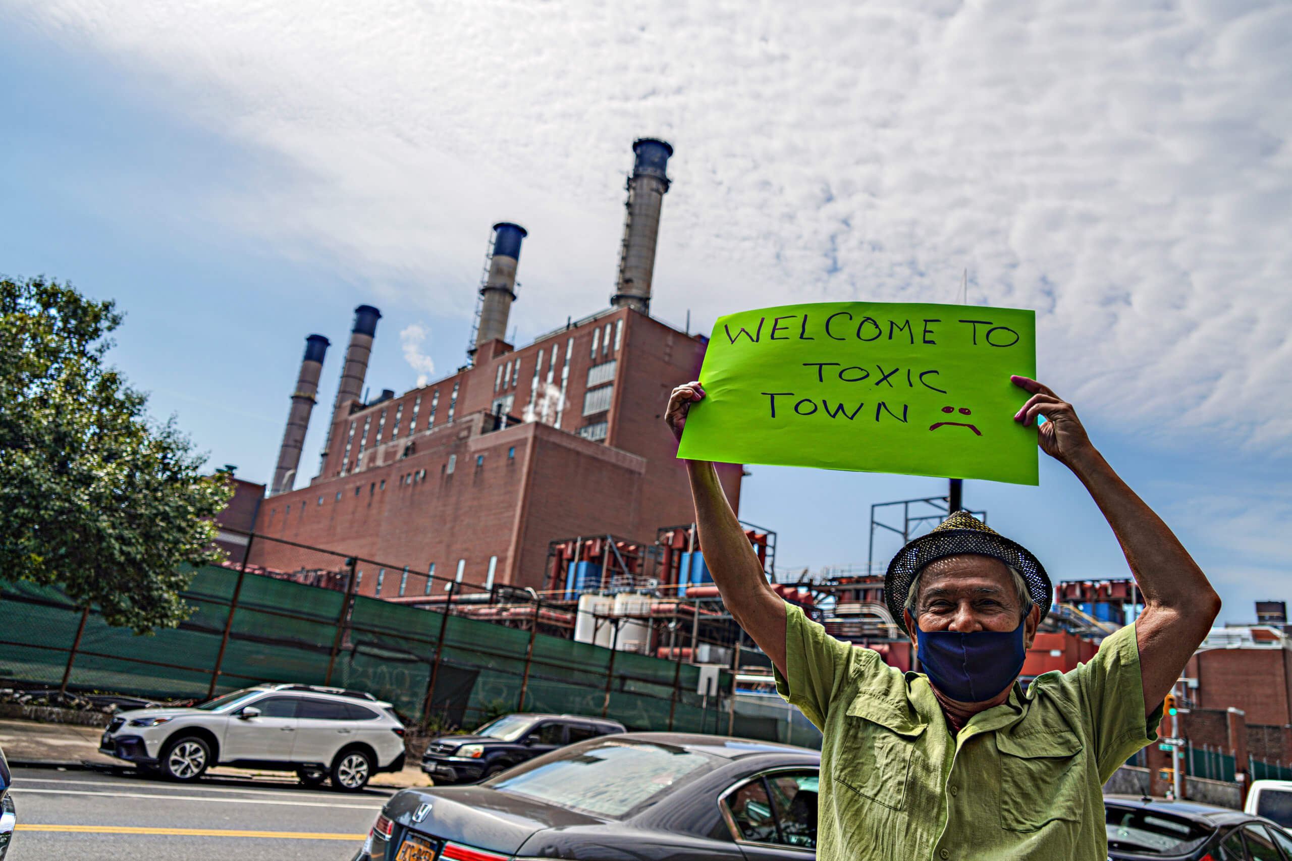 StuyTown residents, pols tell apartment complex to pull the plug on