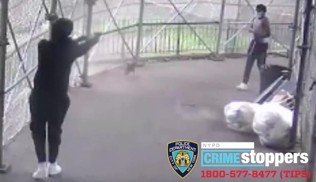 VIDEO: Gunman shoots bystander at Lower East Side housing complex 1 Screen Shot 2021-06-19 at 9.29.27 AM