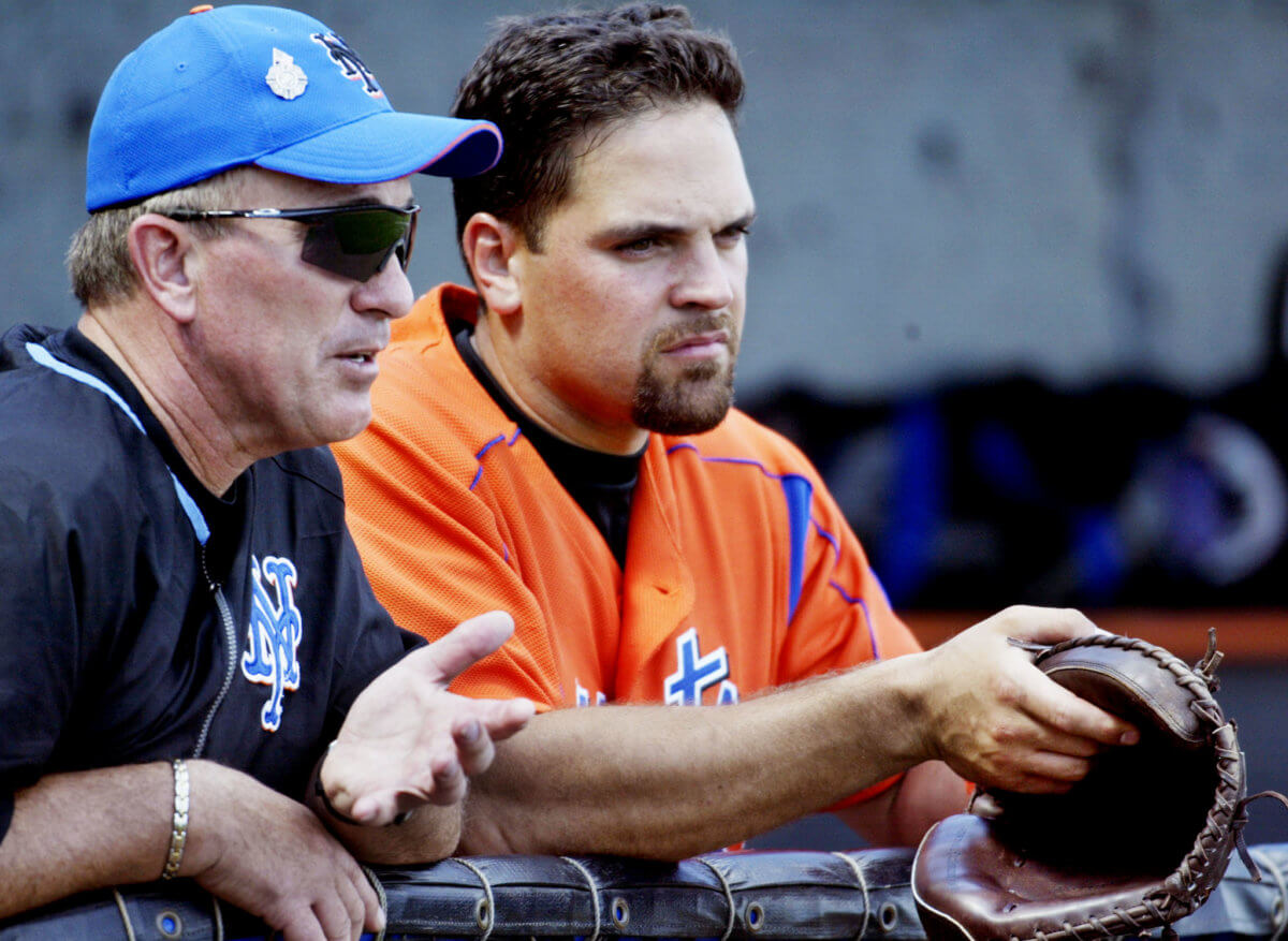 HALL OF FAMER GARY CARTER AND MIKE PIAZZA SPEAK AT METS CAMP.