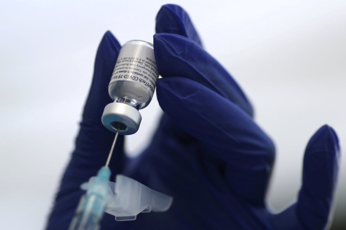 FILE PHOTO: FILE PHOTO: A healthcare worker prepares a Pfizer coronavirus disease (COVID-19) vaccination in Los Angeles