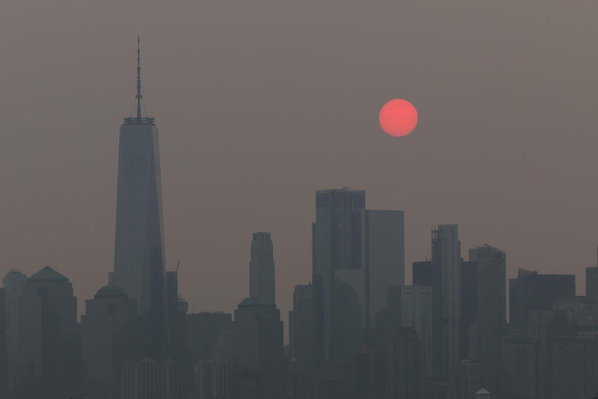 Haze from fires covers New York