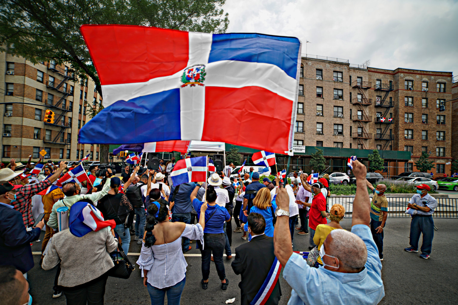 Bronx Dominican Day Parade brings hundreds of spectators and