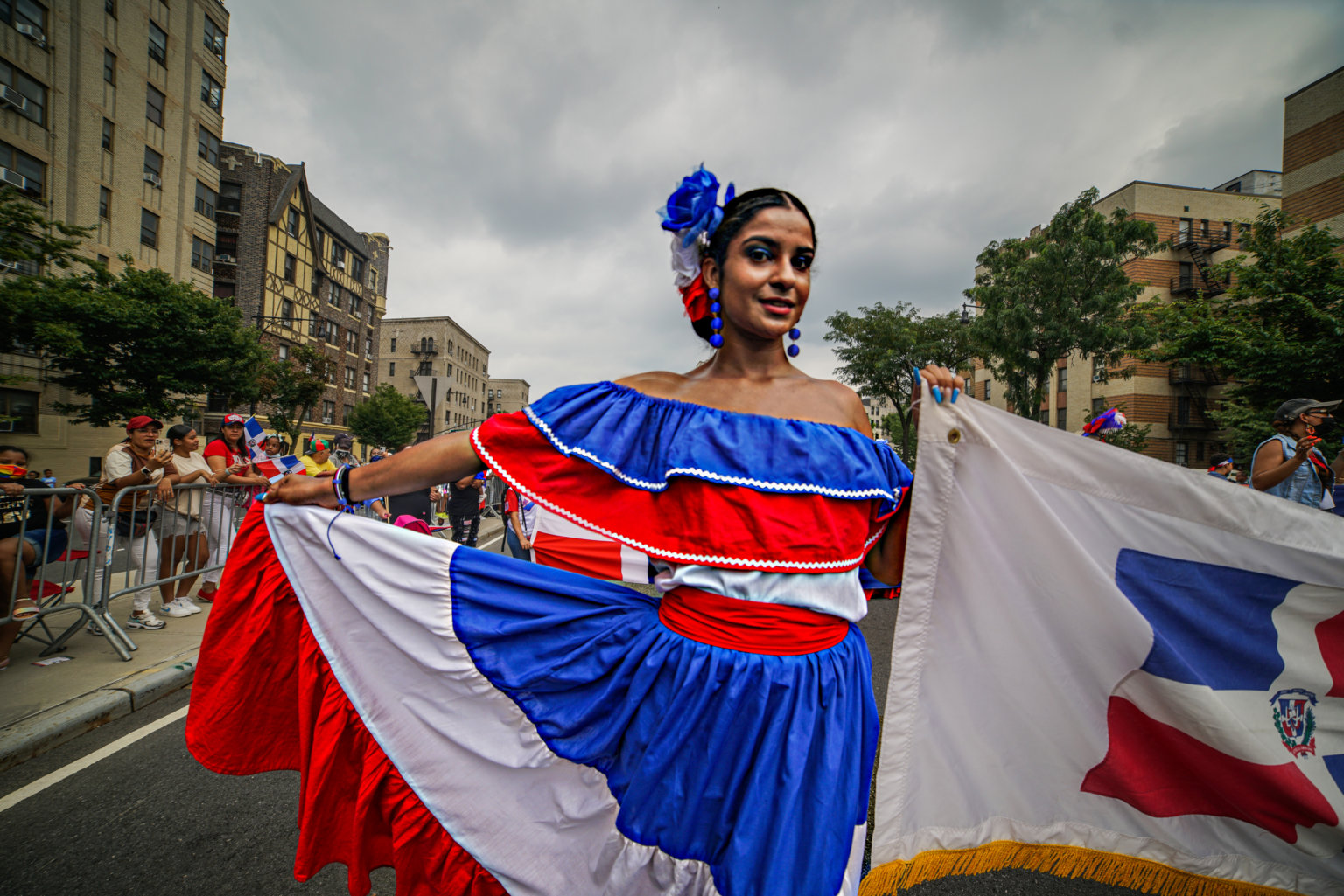 Bronx Dominican Day Parade brings hundreds of spectators and