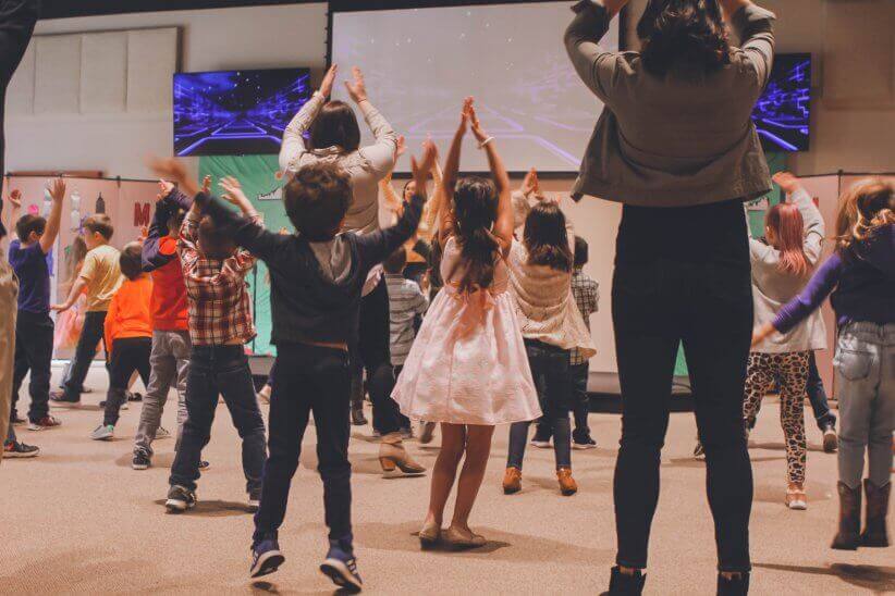 Kids-dancing–822×548
