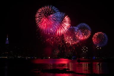 NY: Macy’s 4th of July Fireworks returnes with big bang