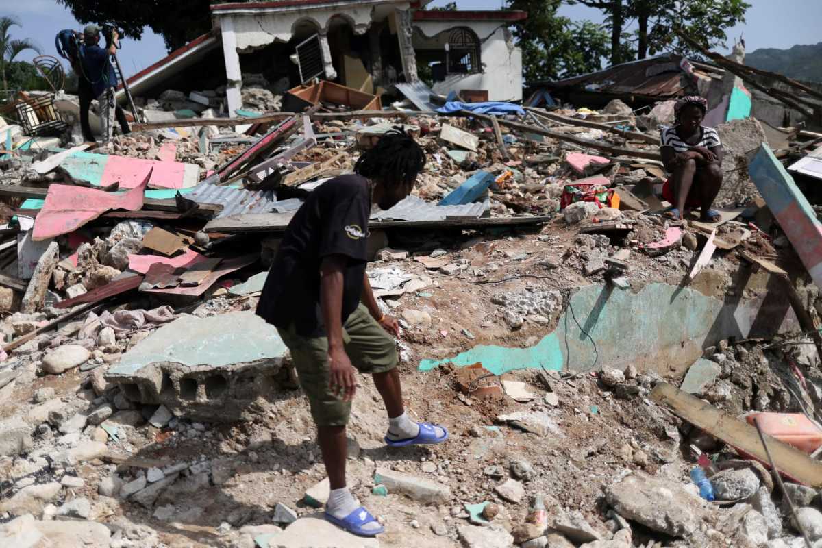 Aftermath of quake, in Marceline