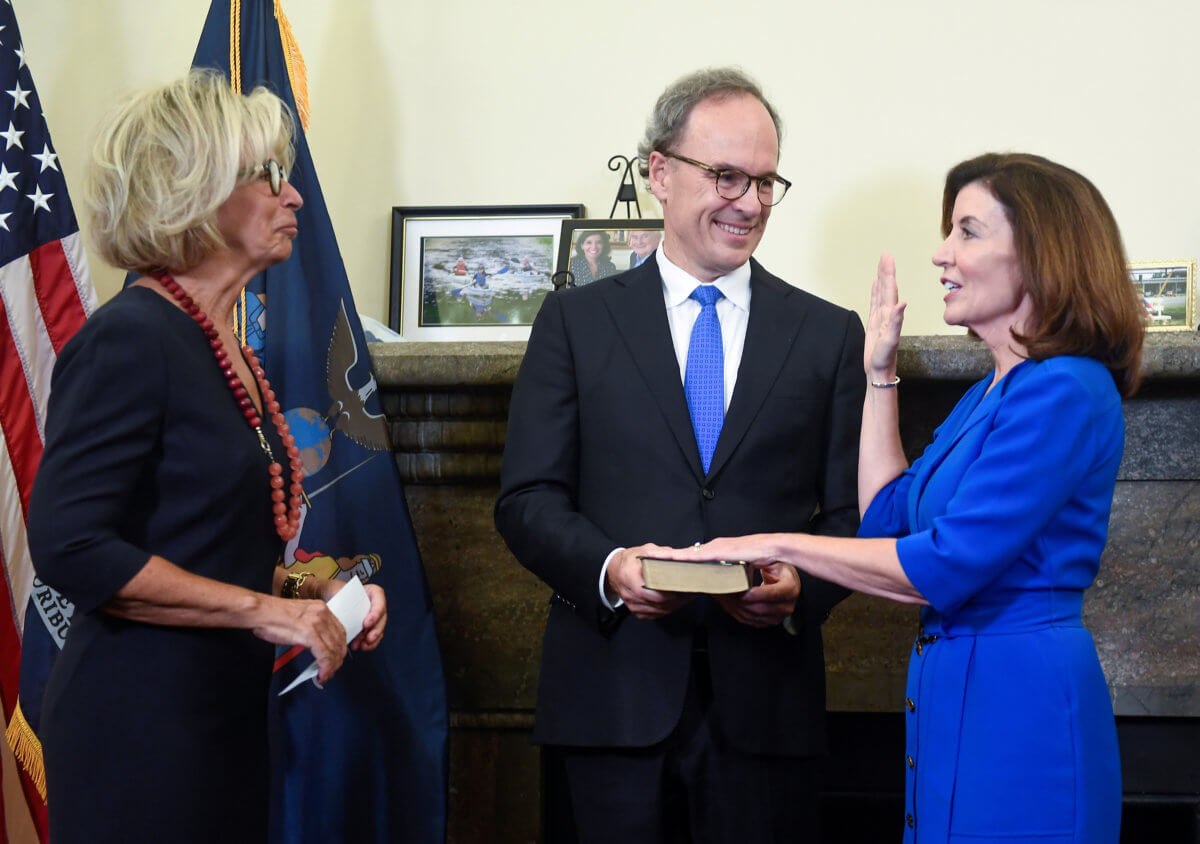 Janet DiFiore, Chief Judge swears in Kathy Hochul