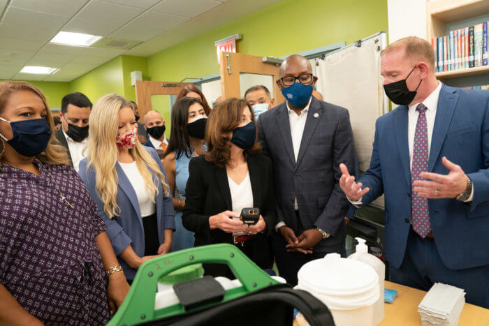 Incoming Governor Hochul examines COVID-19 safety precautions at Queens school 3