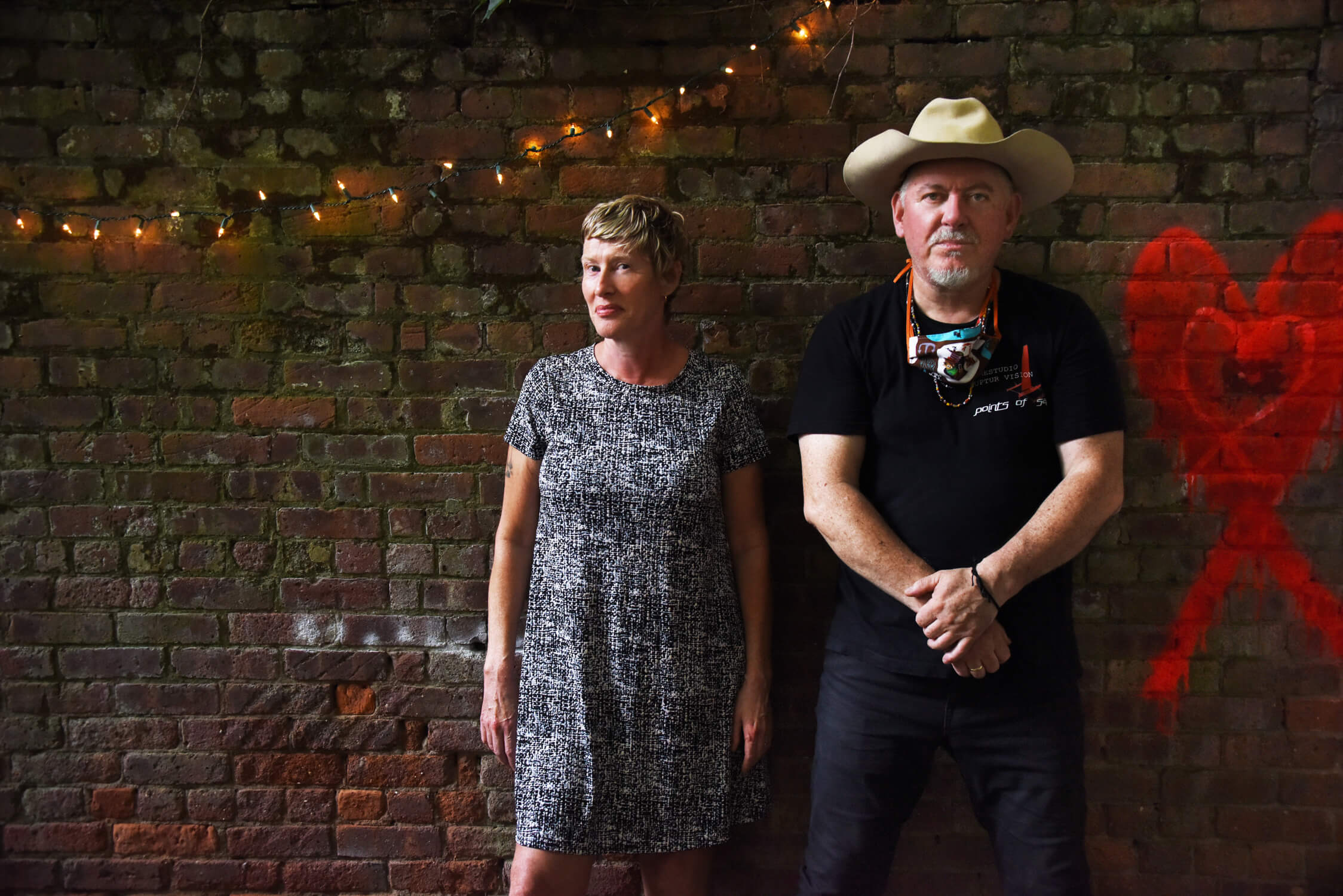 ubetinget Baglæns Opdage Sally Timms and Jon Langford bring small shows to the East Village |  amNewYork