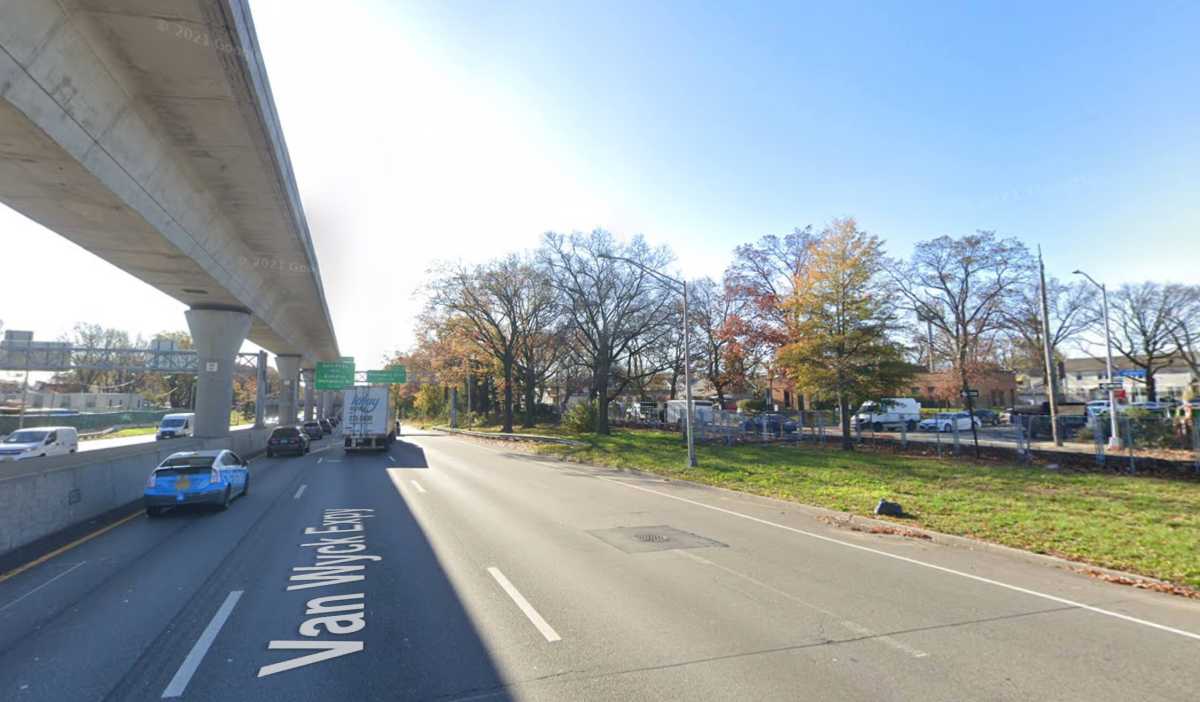 Van Wyck near 116 Av