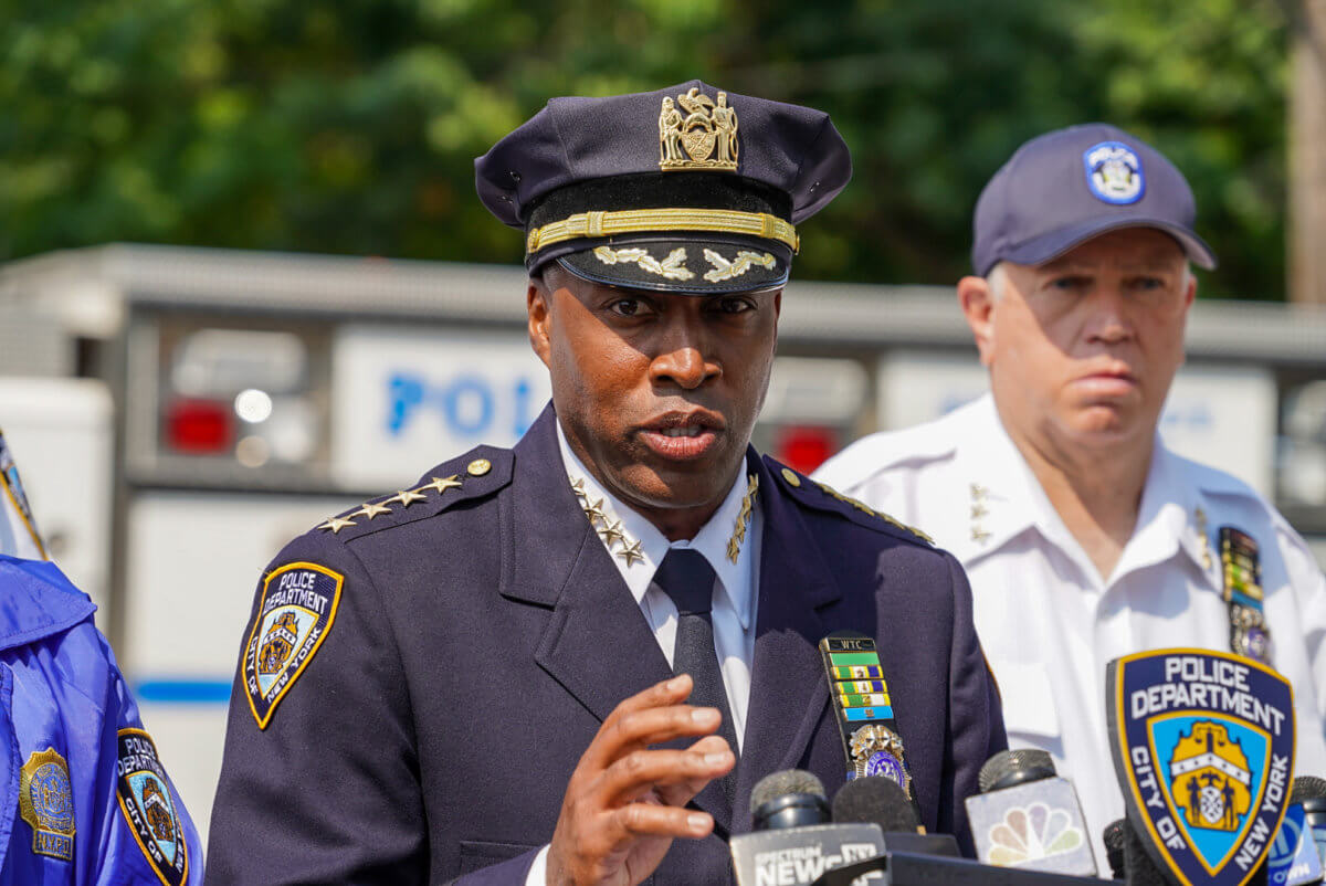 Off-duty officer in Queens injured, husband shot in standoff with cops: NYPD 9