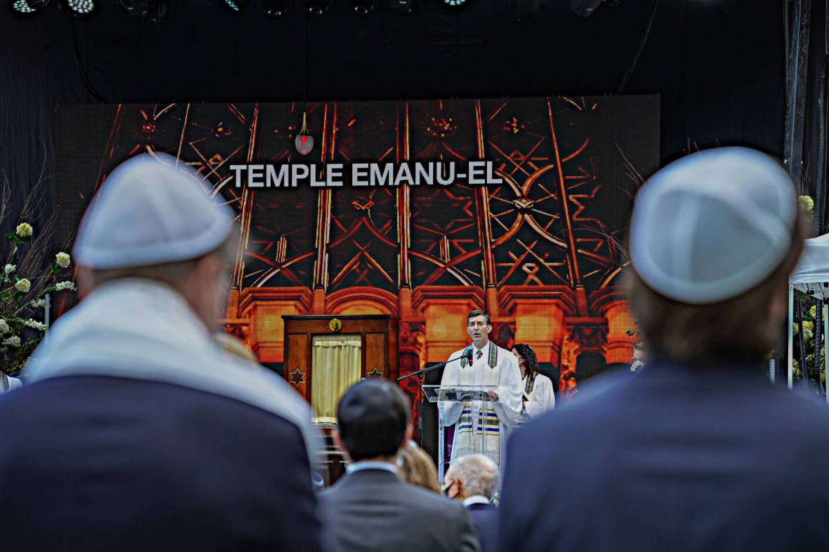 Yom Kippur service in Central Park