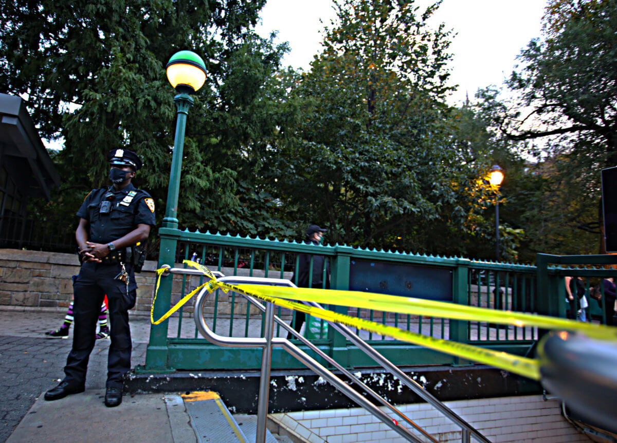 Would-be phone thief shoots man in Union Square, NYPD officers help save life 2