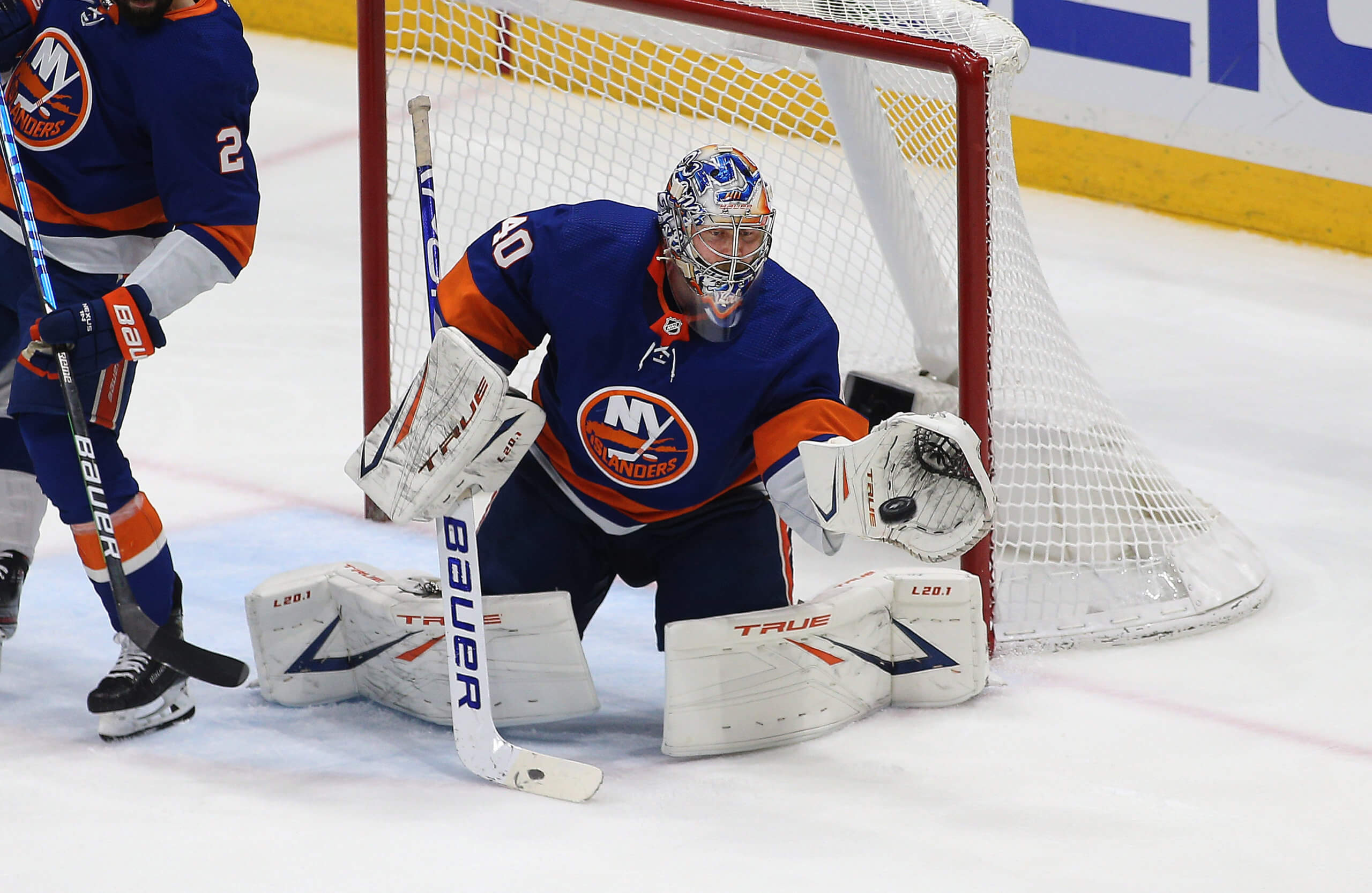 Semyon Varlamov epicly dives head-first into Islanders' goal hug