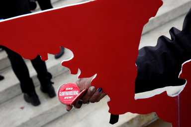 FILE PHOTO: Demonstrators rally in front of the Supreme court before oral arguments on Benisek v. Lamone in Washington