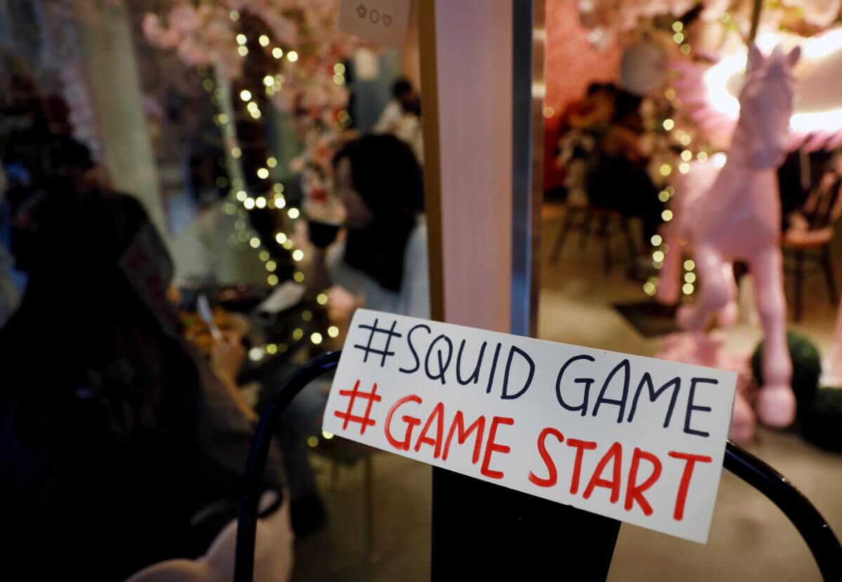 FILE PHOTO: Cafe in Singapore organizes “honeycomb challenge” featured in Netflix’s new hit series “Squid Game