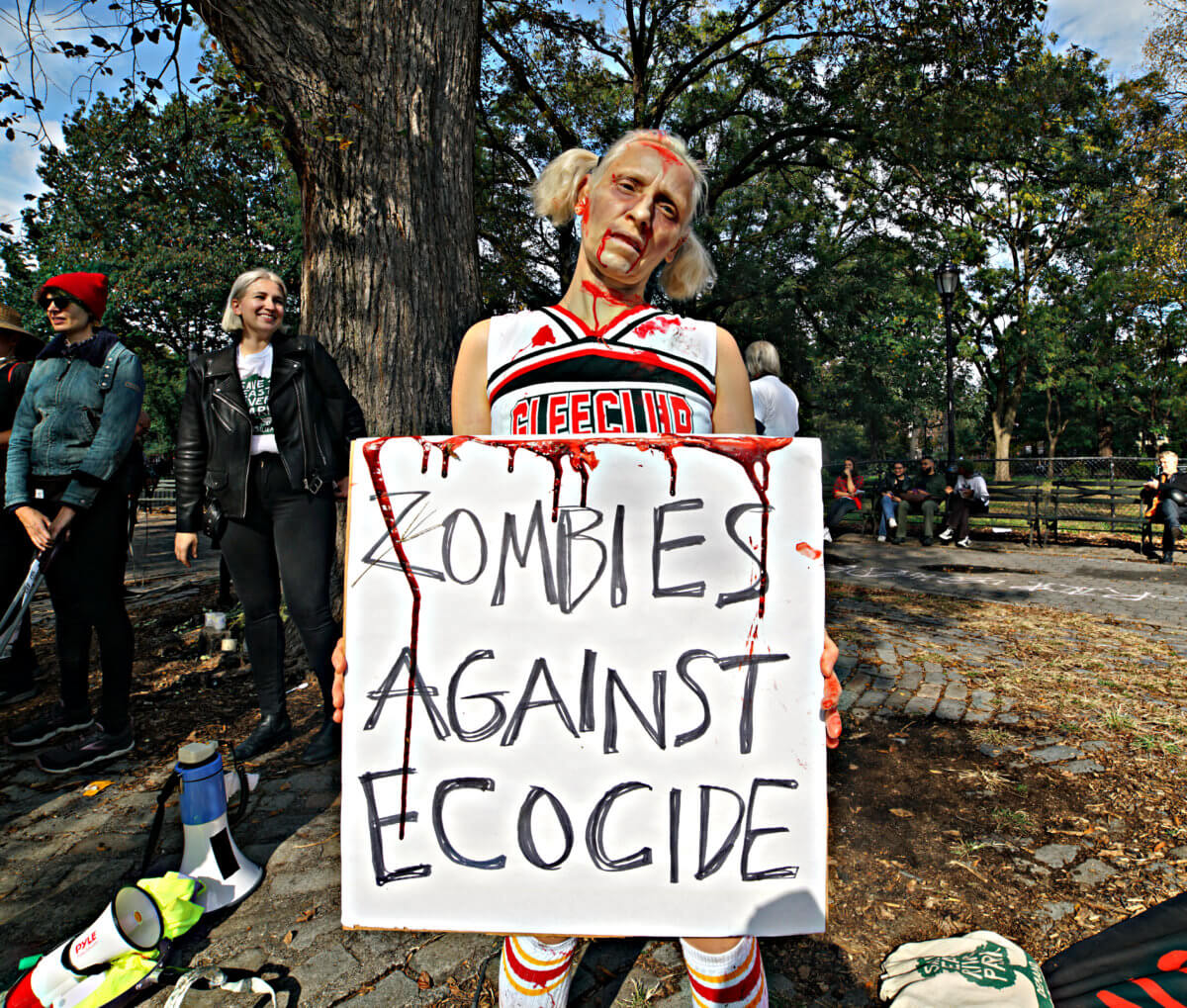 Activists tell a scary Halloween story in their fight against East Side Coastal Resiliency Project 4