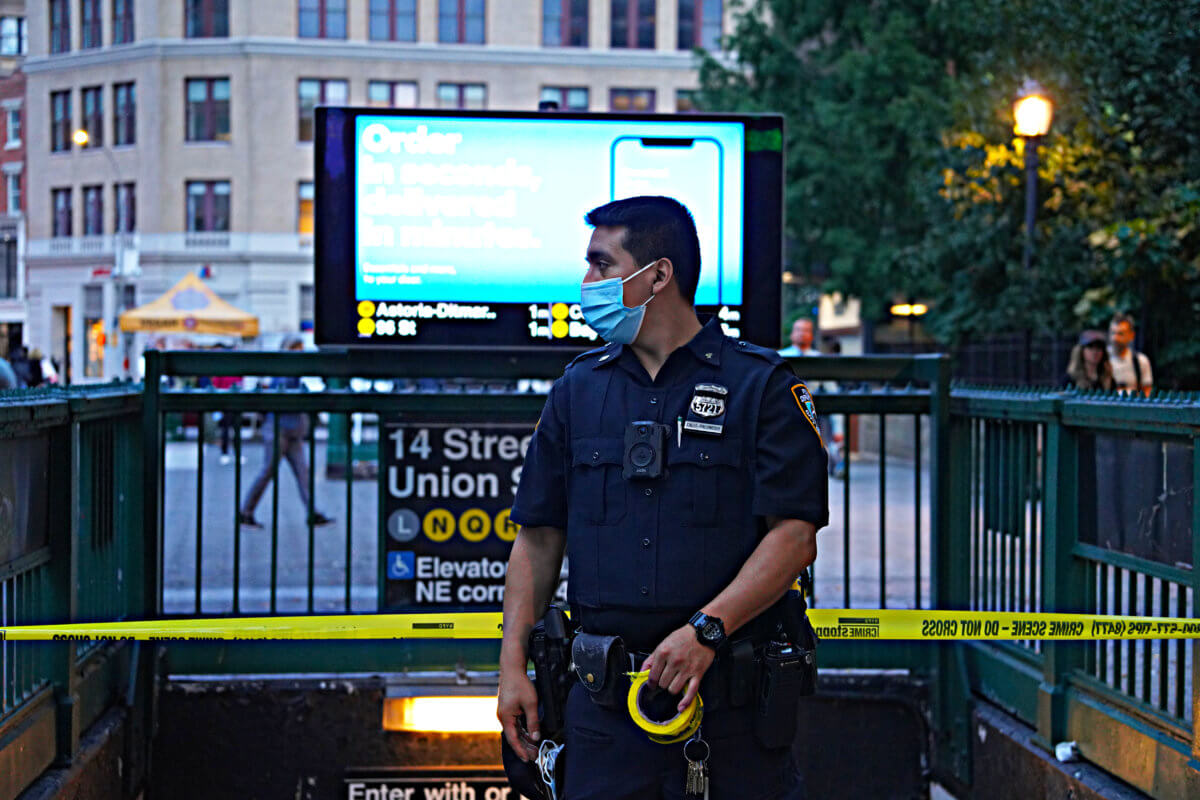 Would-be phone thief shoots man in Union Square, NYPD officers help save life 4