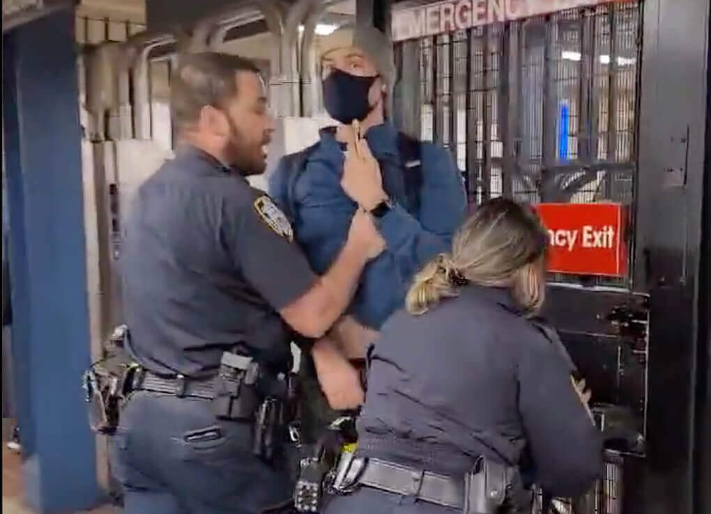 cops-masks-subway-shove