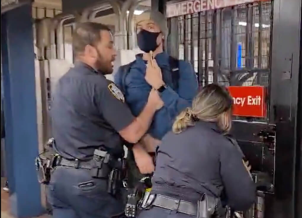 cops masks subway shove