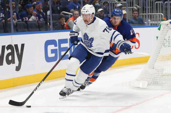 Islanders Maple Leafs