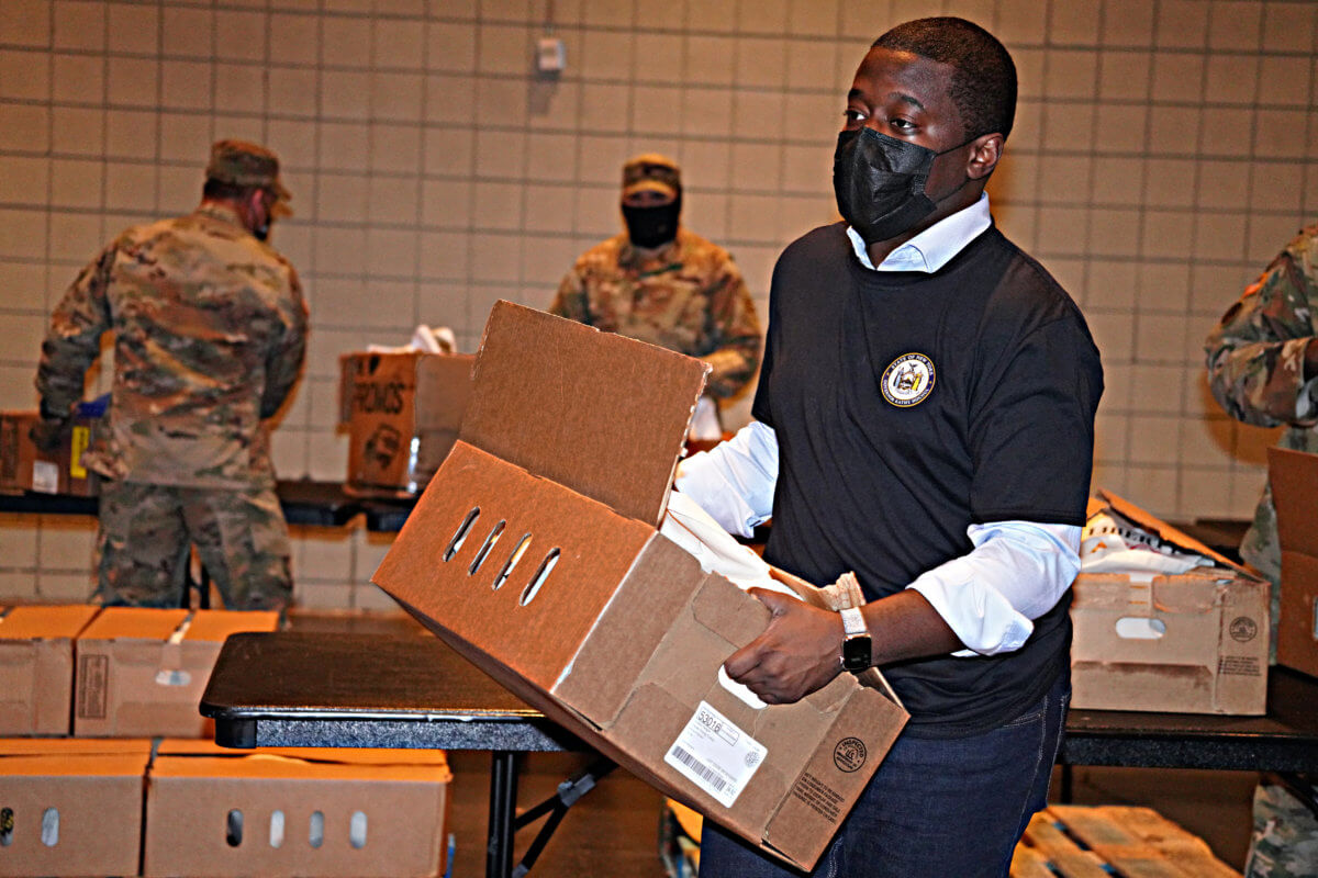 Talking turkey: Governor Hochul packs meals and a punch on Cuomo rebuke 11