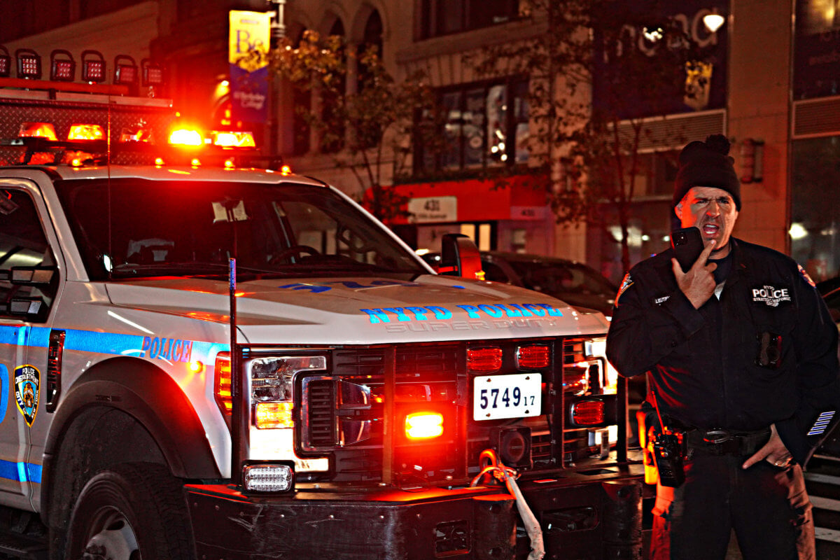 Wild Midtown gunfight leaves three injured, two shooters locked up: Cops 3