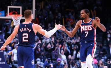 2021-12-17T051028Z_1_LYNXMPEHBG061_RTROPTP_4_BASKETBALL-NBA-BKN-PHI-1200×745-1