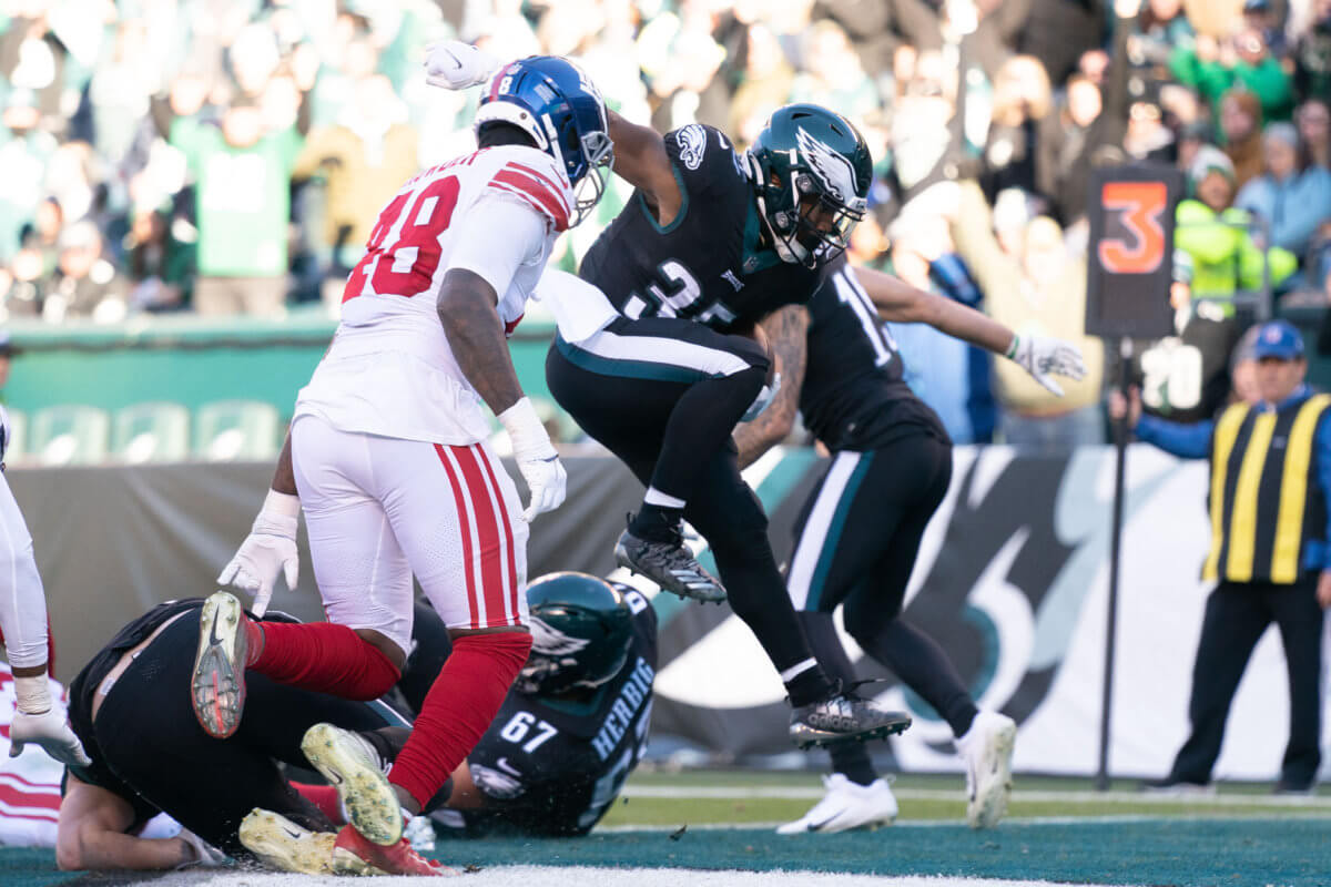 Eagles wake up in second half, beat down hapless Giants amNewYork