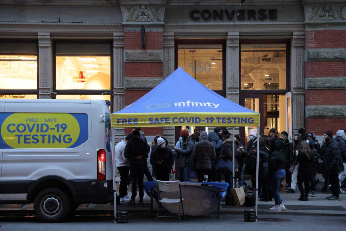 Omicron coronavirus variant continues to spread in Manhattan, New York City