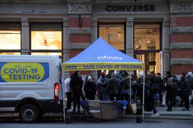 Omicron coronavirus variant continues to spread in Manhattan, New York City