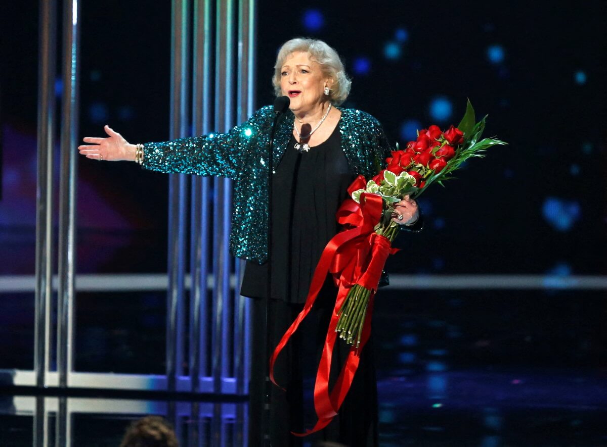FILE PHOTO: Actress Betty White accepts the favorite TV Icon award during the 2015 People’s Choice Awards in Los Angeles