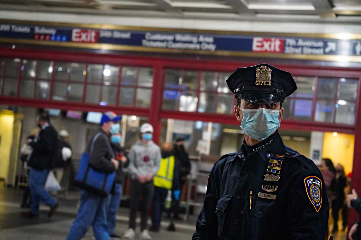Suspects who set homeless man on fire near Penn Station still at large, cops say | amNewYork