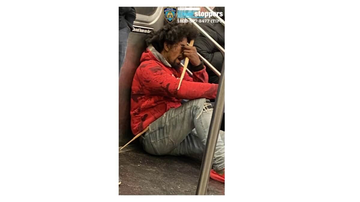 Dagger-wielding man sought for harassing and threatening to kill woman on Midtown train 1 Photo 2 (4)