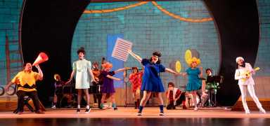 a scene from A CHARLIE BROWN CHRISTMAS LIVE ON STAGE – 172. photo by Richard Termine