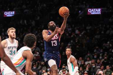 2022-01-09T200126Z_1454732240_MT1USATODAY17478503_RTRMADP_3_NBA-SAN-ANTONIO-SPURS-AT-BROOKLYN-NETS-1200×800-1