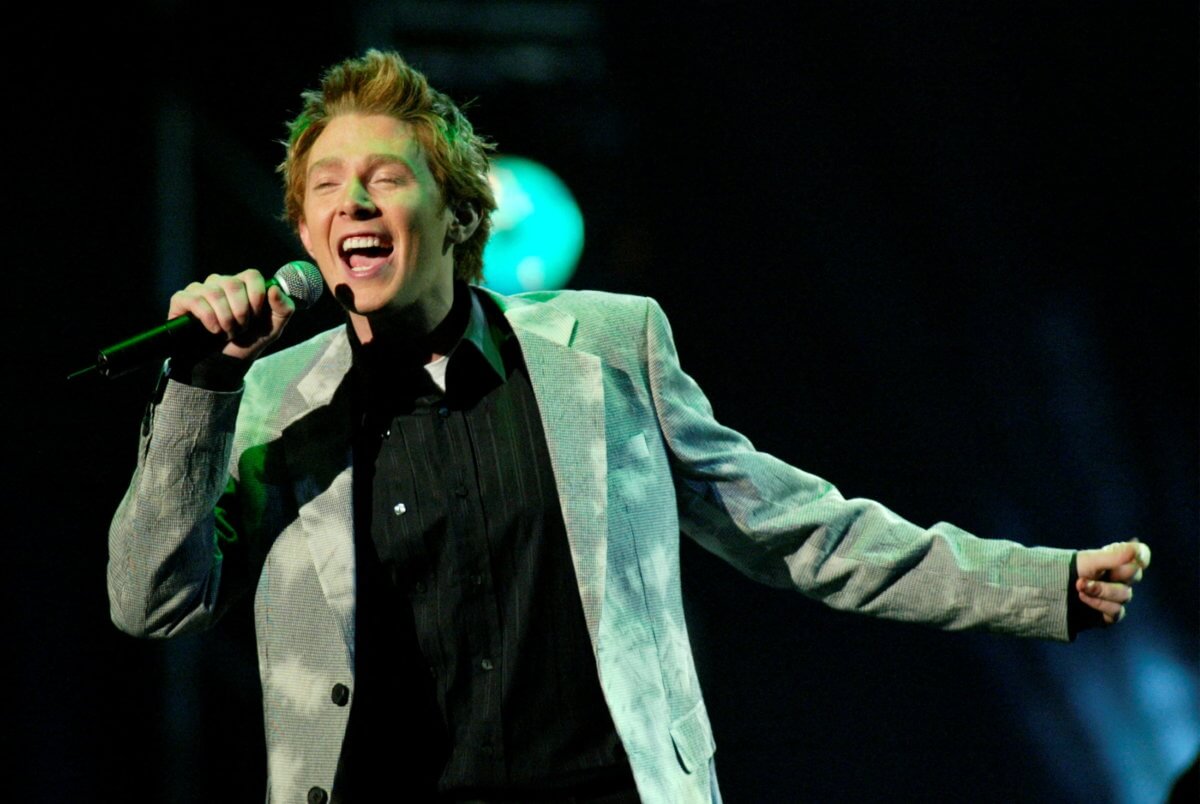 FILE PHOTO: CLAY AIKEN HOLDS AWARD BACKSTAGE AT THE 31ST ANNUAL AMERICAN MUSICAWARDS.