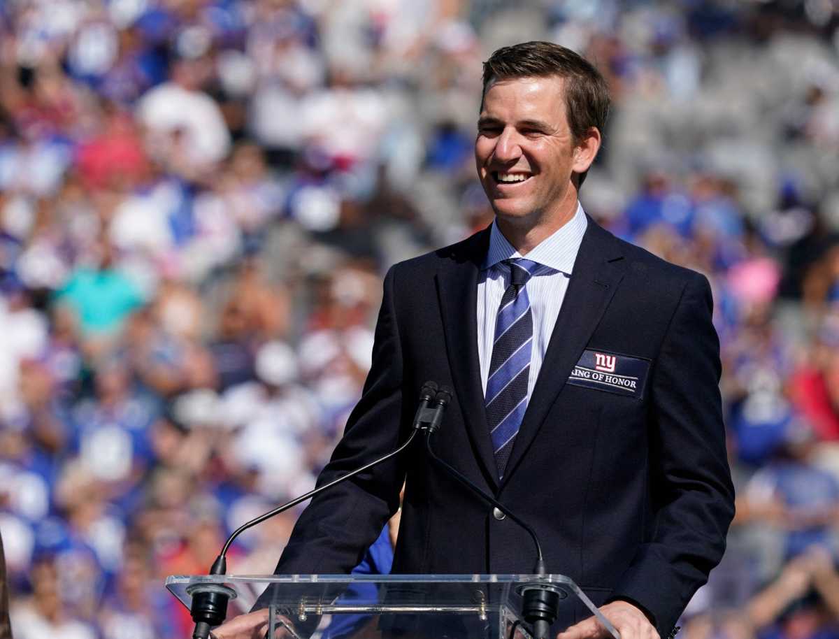 FILE PHOTO: Sep 26, 2021; E. Rutherford, N.J., USA; New York Giants former quarterback Eli Manning is honored at halftime of the game between Atlanta Falcons and the Giants at MetLife Stadium. Mandatory Credit: Robert Deutsch-USA TODAY Sports