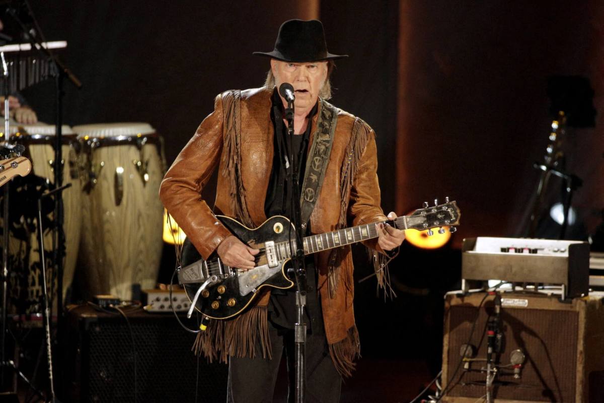 FILE PHOTO: Singer/songwriter Neil Young performs during a concert honoring singer/songwriter Willie Nelson, recipient of the Library of Congress’ Gershwin Prize for Popular Song, in Washington